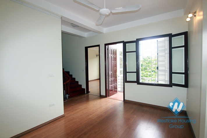 Lake view house with 4 bedrooms for rent in Tay Ho district